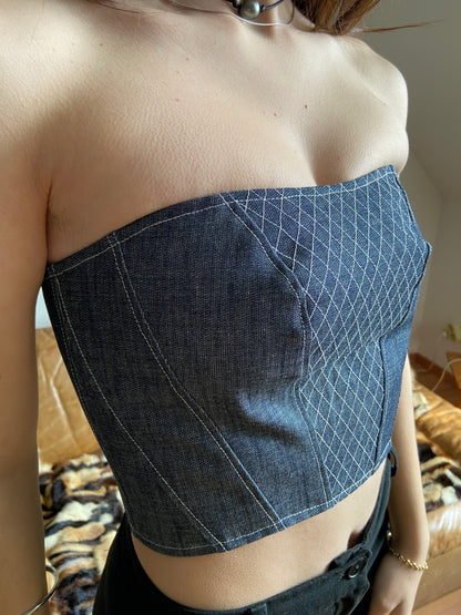 Bustier en jean brodé – Pièce unique