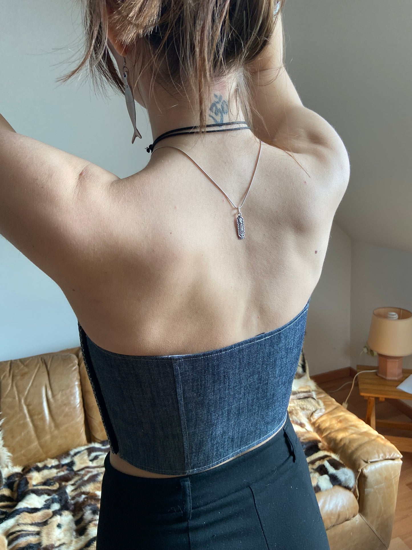 Bustier en jean et résille argentée – Pièce unique